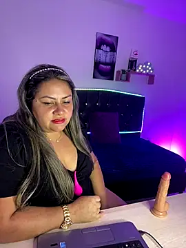 Snapshot of DALILA_EF chatting on 11/26/25, 10:00 DALILA EF online show from 11/26/25, 10:00