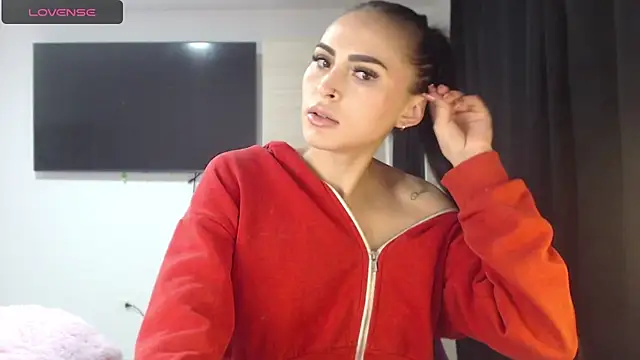 Snapshot of Linda__fiore chatting on 11/16/25, 04:29 Linda fiore online show from 11/16/25, 04:29