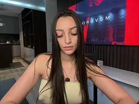 Snapshot of BelleRune chatting on 02/15/25, 10:21 BelleRune online show from 02/15/25, 10:21