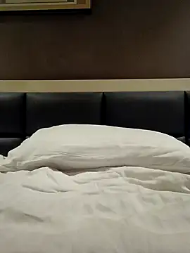 frolicme456 online show from 11/18/25, 04:17