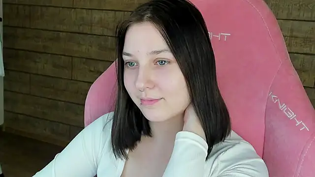 Snapshot of TinnaBurton chatting on 01/14/26, 04:23 TinnaBurton online show from 01/14/26, 04:23