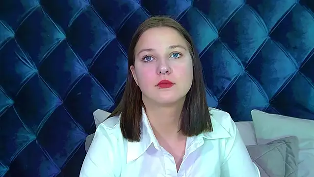 Snapshot of TinnaBurton chatting on 01/15/26, 04:00 TinnaBurton online show from 01/15/26, 04:00