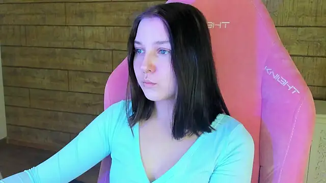 Snapshot of TinnaBurton chatting on 02/04/26, 04:13 TinnaBurton online show from 02/04/26, 04:13