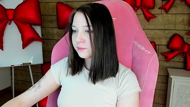 Snapshot of TinnaBurton chatting on 02/11/26, 04:01 TinnaBurton online show from 02/11/26, 04:01