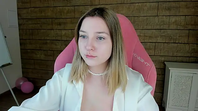 TinnaBurton online show from 04/05/26, 04:26