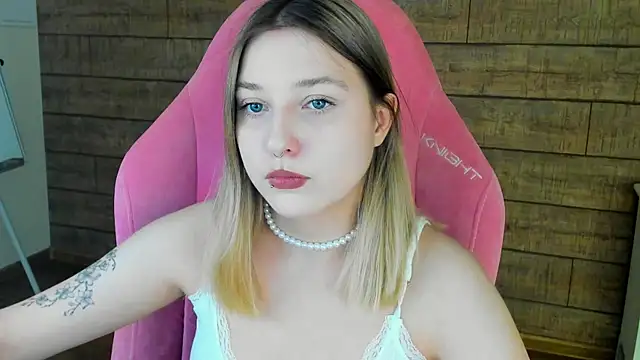 TinnaBurton online show from 05/06/26, 04:23