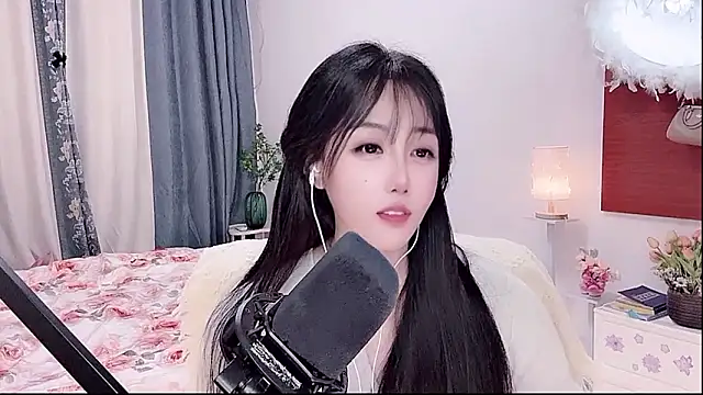 Laura 520 online show from 05/30/26, 12:24