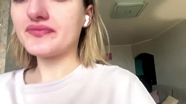 Emily lyy online show from 12/02/25, 09:25