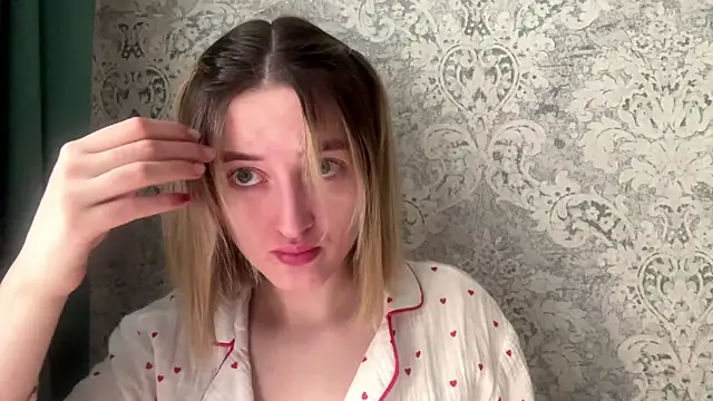 Emily lyy online show from 12/19/25, 07:15