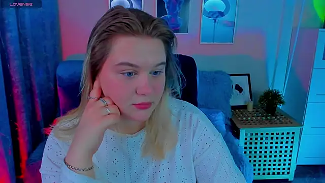 LouiseMous online show from 12/04/25, 09:01