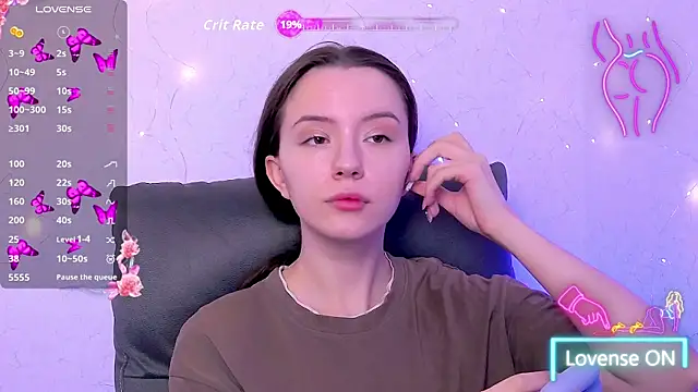Snapshot of BellaVelure6767 chatting on 05/15/26, 02:40 BellaVelure6767 online show from 05/15/26, 02:40
