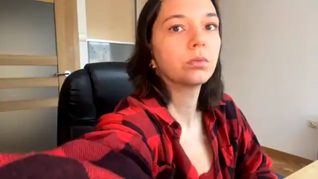 TreasaDolecki online show from 11/19/25, 10:59