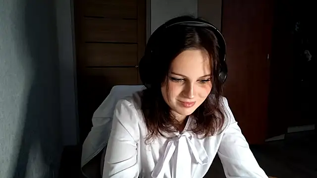 LouiseMarengo online show from 11/30/25, 01:59