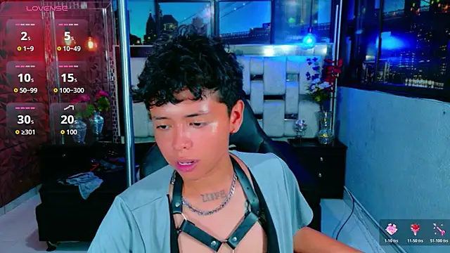 lunabustygirl online show from 11/23/25, 12:32