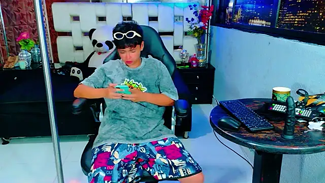 lunabustygirl online show from 11/26/25, 09:21