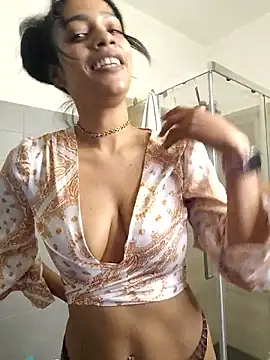 Snapshot of chanell95 chatting on 01/16/26, 04:44 chanell95 online show from 01/16/26, 04:44