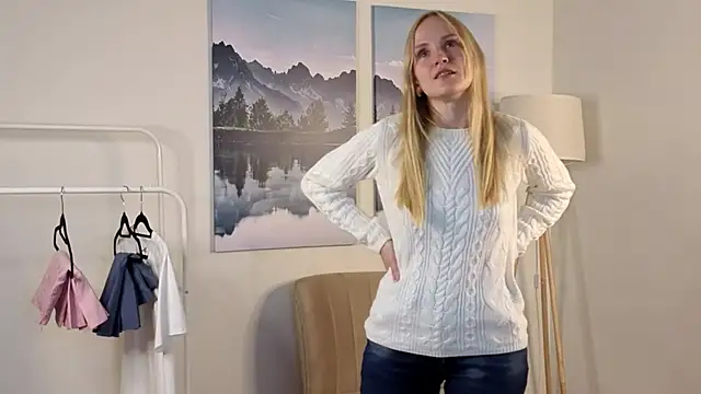 Snapshot of ToshiaPotvin chatting on 11/15/25, 08:33 ToshiaPotvin online show from 11/15/25, 08:33