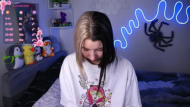 Emmie shy online show from 04/14/26, 07:20