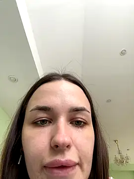 Snapshot of EmmyyMoore chatting on 11/17/25, 05:13 EmmyyMoore online show from 11/17/25, 05:13