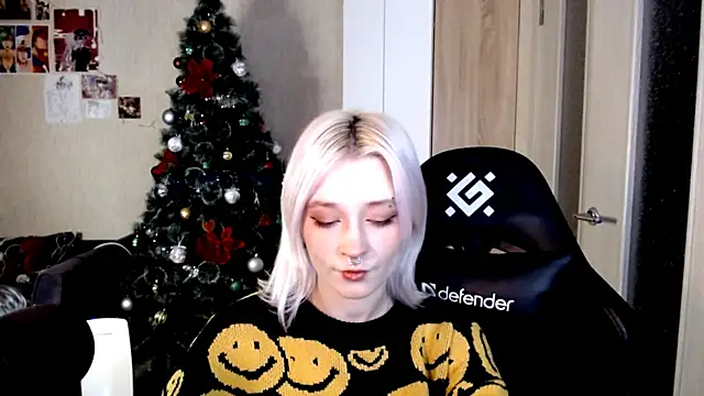 SophiaLur online show from 12/15/25, 02:21