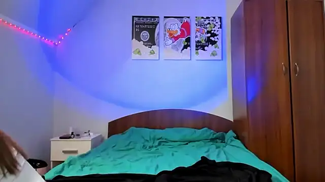 tinyglow online show from 12/20/25, 09:55