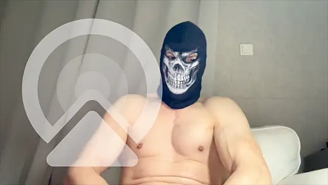 Luna MaskedMan online show from 05/05/26, 07:00