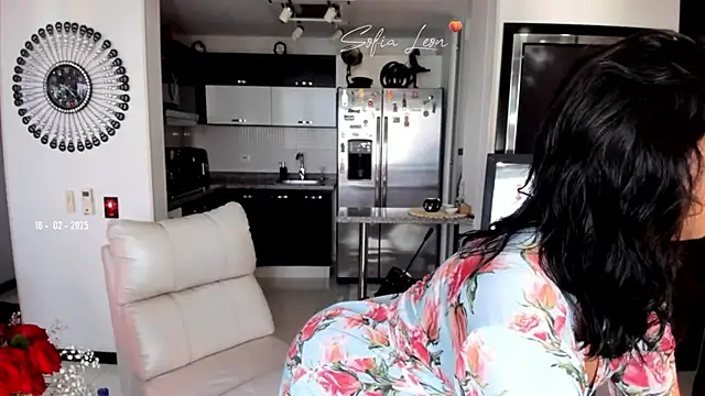 Snapshot of sofiasexhot chatting on 02/18/25, 01:22 sofiasexhot online show from 02/18/25, 01:22