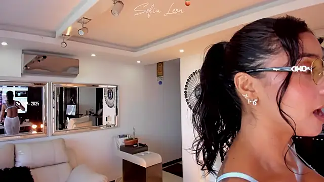 Snapshot of sofiasexhot chatting on 09/24/25, 01:03 sofiasexhot online show from 09/24/25, 01:03