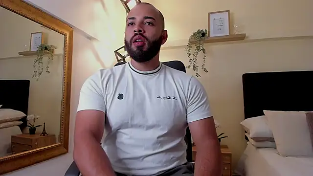 Snapshot of Chris_Varden chatting on 05/21/26, 03:35 Chris Varden online show from 05/21/26, 03:35