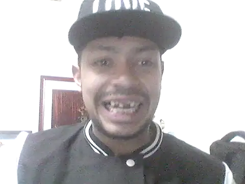 Snapshot of louishotlatinboy chatting on 11/17/25, 05:24 louishotlatinboy online show from 11/17/25, 05:24