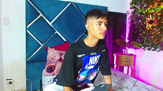 Snapshot of JamesConnor001 chatting on 11/17/25, 07:19 JamesConnor001 online show from 11/17/25, 07:19