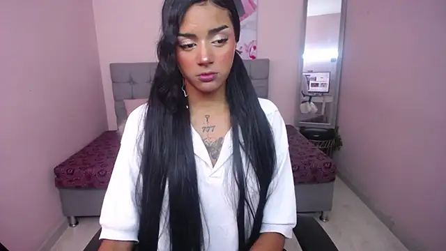 Snapshot of Milu_carbajal_x chatting on 11/24/25, 08:41 Milu carbajal x online show from 11/24/25, 08:41