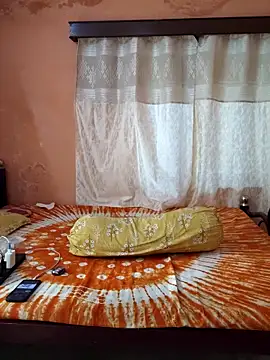 Cute-richa1 online show from 03/18/26, 02:04