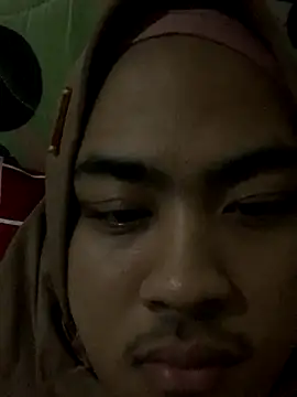 Snapshot of yuliabirdiantie1 chatting on 11/15/25, 10:12 yuliabirdiantie1 online show from 11/15/25, 10:12