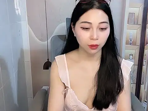 Lousii online show from 04/11/26, 03:00