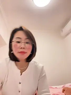 xiaoling2358 online show from 12/04/25, 02:37