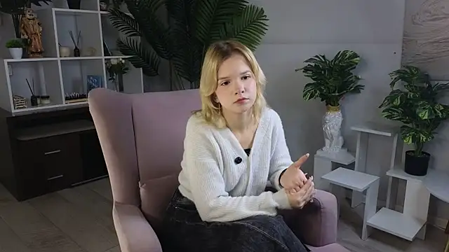 PhillisEsplin online show from 11/17/25, 09:04