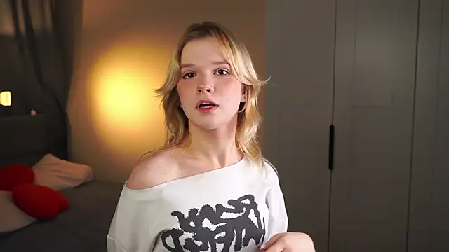 PhillisEsplin online show from 11/22/25, 07:46