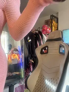 Snapshot of Motherbigbus chatting on 02/03/26, 04:23 Motherbigbus online show from 02/03/26, 04:23