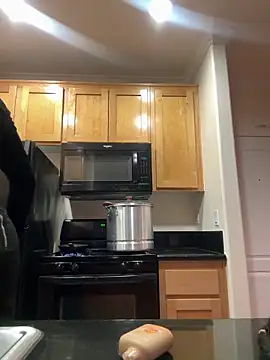 Snapshot of Motherbigbus chatting on 02/12/26, 12:00 Motherbigbus online show from 02/12/26, 12:00