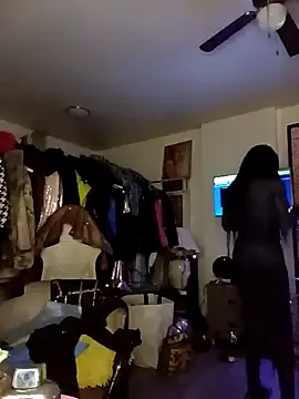 Snapshot of Motherbigbus chatting on 02/15/26, 12:47 Motherbigbus online show from 02/15/26, 12:47