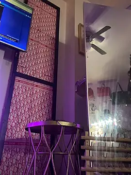 Snapshot of Motherbigbus chatting on 02/19/26, 10:33 Motherbigbus online show from 02/19/26, 10:33