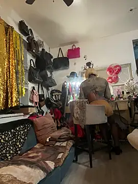 Snapshot of Motherbigbus chatting on 02/22/26, 07:40 Motherbigbus online show from 02/22/26, 07:40