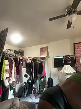 Snapshot of Motherbigbus chatting on 02/25/26, 10:30 Motherbigbus online show from 02/25/26, 10:30