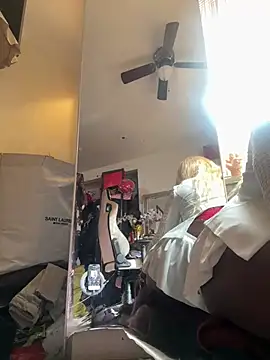 Snapshot of Motherbigbus chatting on 02/28/26, 05:03 Motherbigbus online show from 02/28/26, 05:03