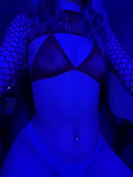 Snapshot of NoyaXO chatting on 11/18/25, 02:54 NoyaXO online show from 11/18/25, 02:54