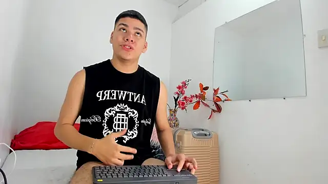 Lucastorrez01 online show from 01/08/26, 07:10