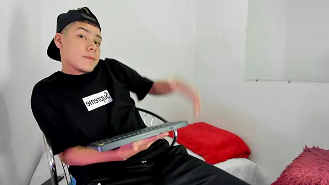 Lucastorrez01 online show from 02/10/26, 10:36