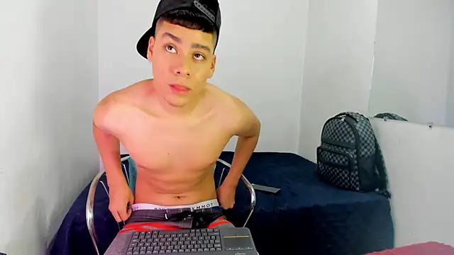 Lucastorrez01 online show from 07/01/26, 12:23