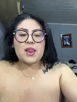 Snapshot of Camil11 chatting on 11/17/25, 12:16 Camil11 online show from 11/17/25, 12:16